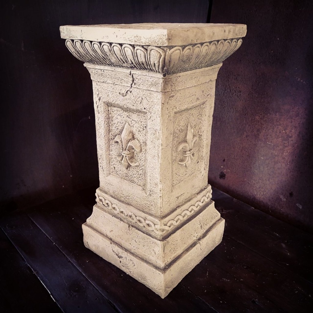 Beautiful Garden Ancient Plinth Pc4