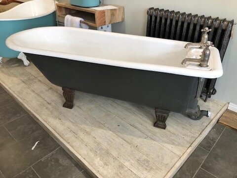 Stunning original Victorian plunger bath B247