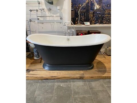 Stunning reclaimed cast iron bath B45 with bathroom accessories
