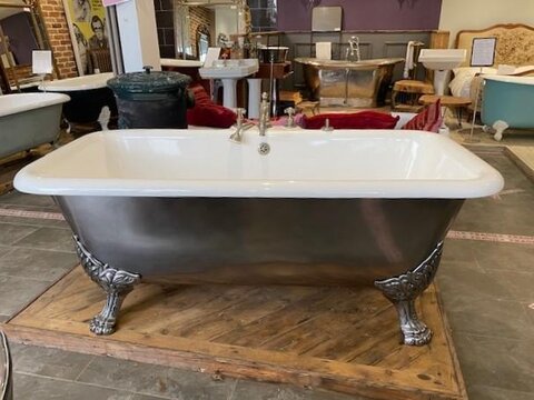 Absolutely stunning original reclaimed Cast iron French bath B3011