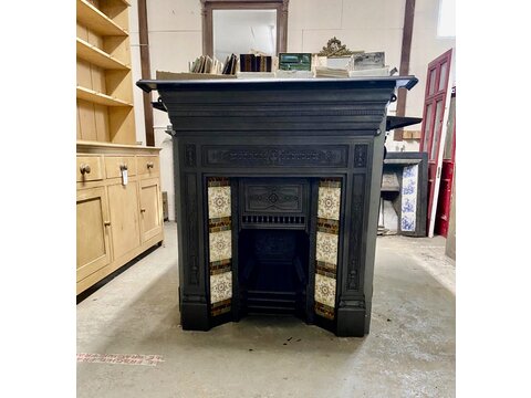 A stunning original period fireplace with beautiful detailing F309