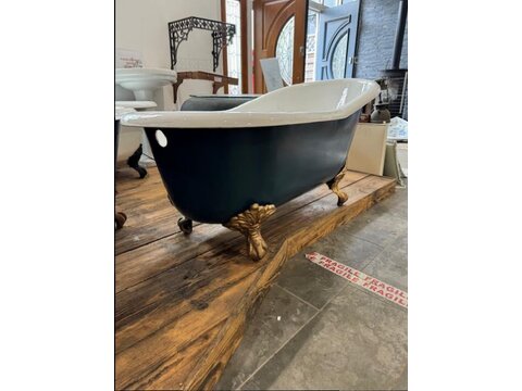 A reclaimed cast iron slipper bath B214