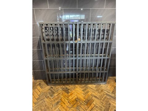 A metal display / drinks cabinet MD5081