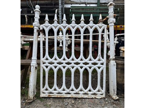 a Victorian cast iron gate VG154