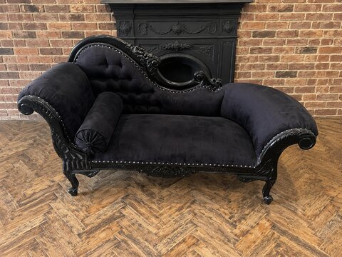 Black Victorian-Style Chaise Longue &ndash; Prop Hire CH039