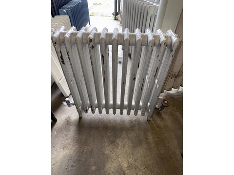 Reclaimed White Cast Iron Radiator &ndash; 57 &times; 60 cm