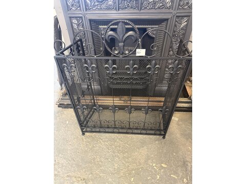 Black Metal Fire Screen with Fleur-de-Lys Detail &ndash; Three PanelsFG1226